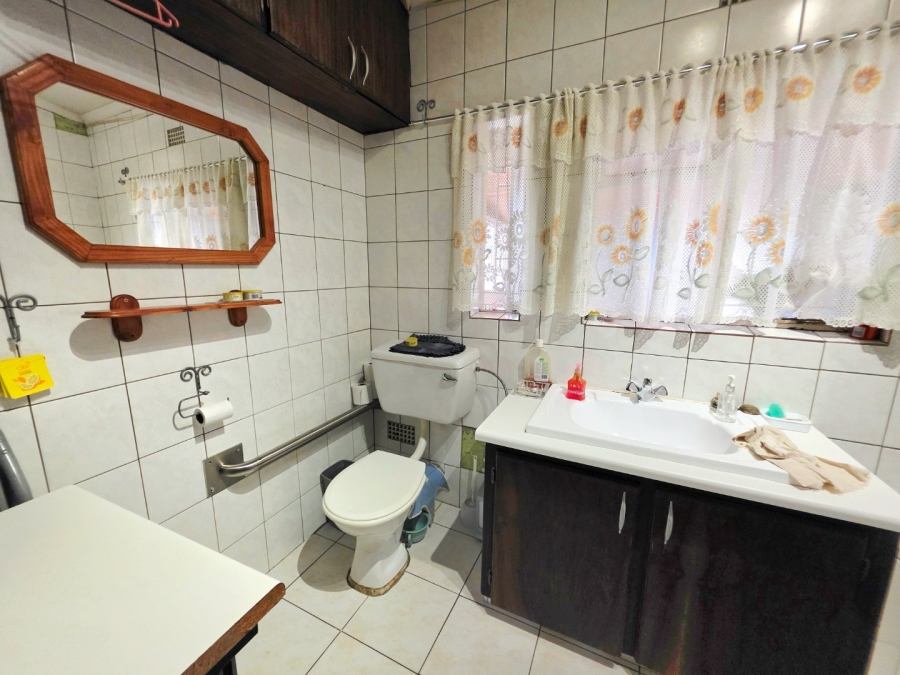 6 Bedroom Property for Sale in Brandwag Free State